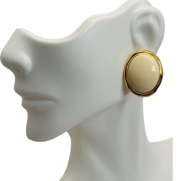 Vintage Trifari Cream Off White Enamel Oval Gold Tone Button Pierced Earrings - Picture 3 of 8